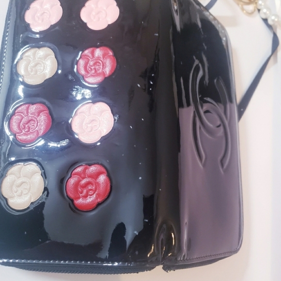 Chanel Camellia Palette Limited Edition Black Long Patent Floral Wallet - Picture 5 of 15